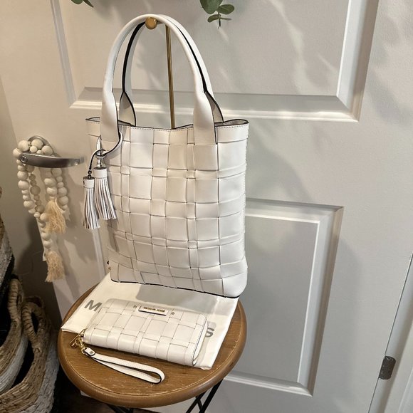 Handbags - Authentic Michael Kors "Vivian" Optic White Tote